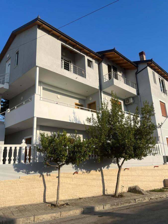 Villa Yseni Орикум Экстерьер фото